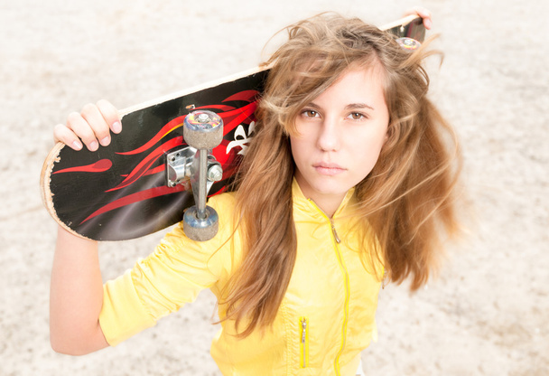 Portrait of pretty girl with skateboard outdoor. - Foto, Imagem
