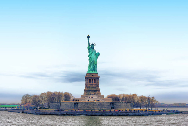 ニューヨークの自由の女神像 - 写真・画像