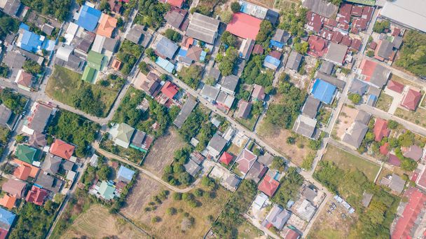 sousedství s obytných domů a vjezdů - Fotografie, Obrázek