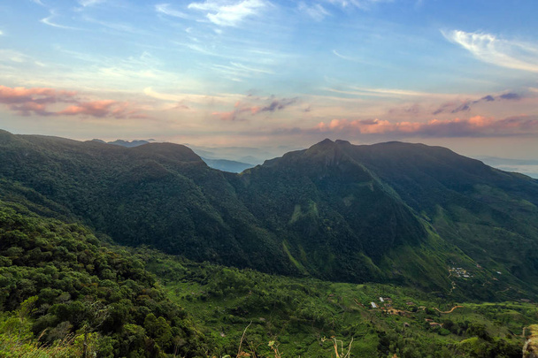 Srí Lanka-i-táj felhő erdő a Horton Plains nemzet - Fotó, kép