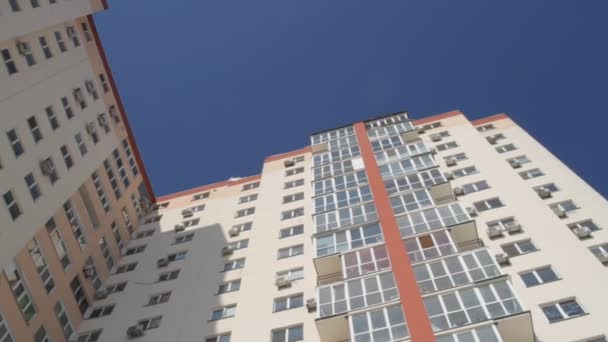 современные квартиры - квартиры - балкон - окна - голубое небо
. - Кадры, видео