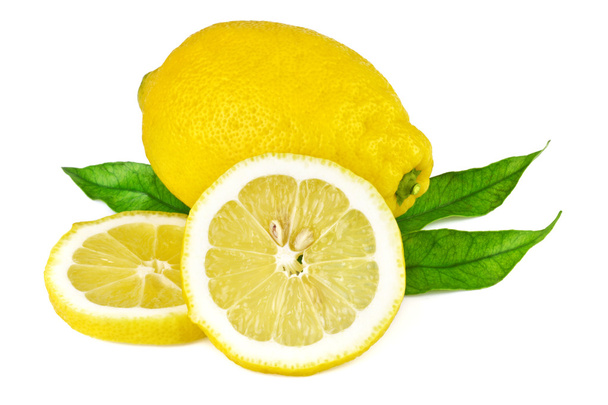 frische Zitrone mit isolierten Blättern auf weißem Grund - Foto, Bild