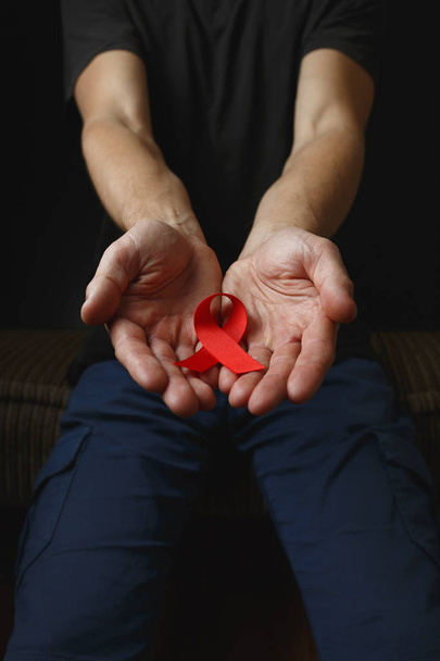 Ellerde, HIV AIDS şerit - Fotoğraf, Görsel