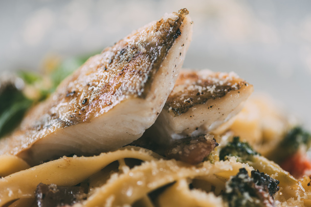 delicious pasta with pike perch fillet, vegetables and parmesan cheese   - Fotografie, Obrázek