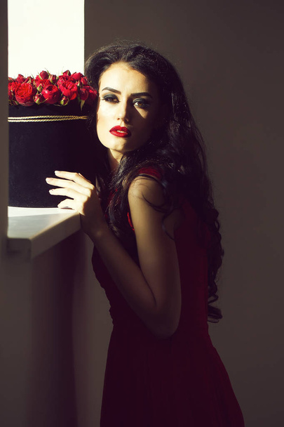 sexy girl with red roses - Foto, Bild