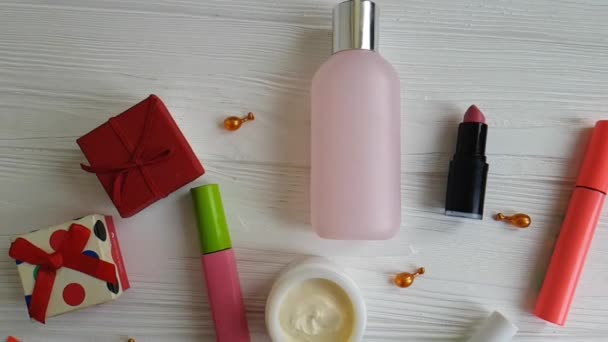 a fehér fa dekoratív kozmetikumok kozmetikai táska - Felvétel, videó