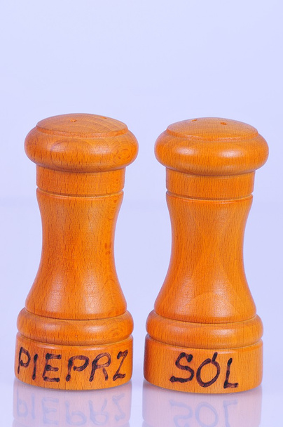 drewniane pojemniki na sól i pieprz - Zdjęcie, obraz
