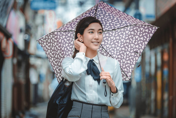 Mladá japonská dívka venku - Fotografie, Obrázek