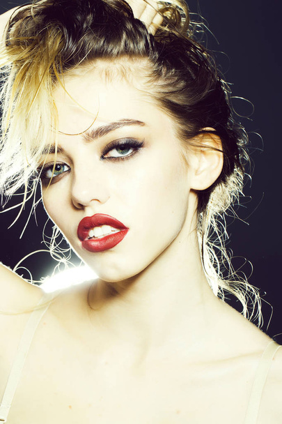 Pretty woman with red lips - Foto, Imagem