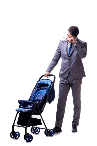 Joven padre hombre de negocios con bebé cochecito aislado en blanco  - Foto, Imagen