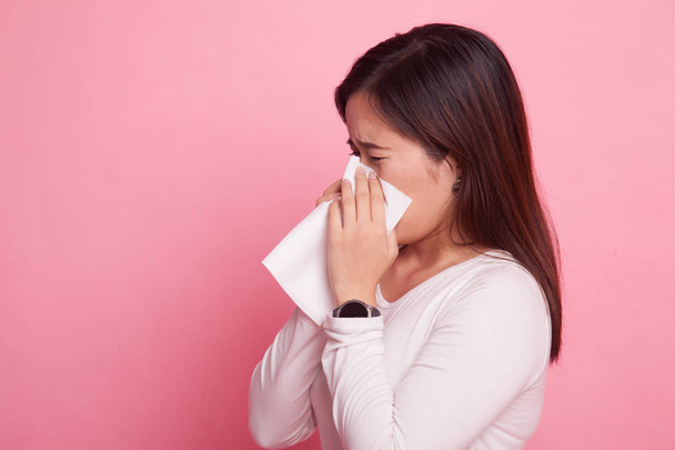 Young Asian woman got sick and flu. - Foto, immagini
