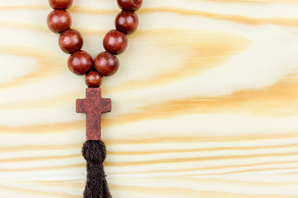 Cross on wooden background - Foto, Imagen