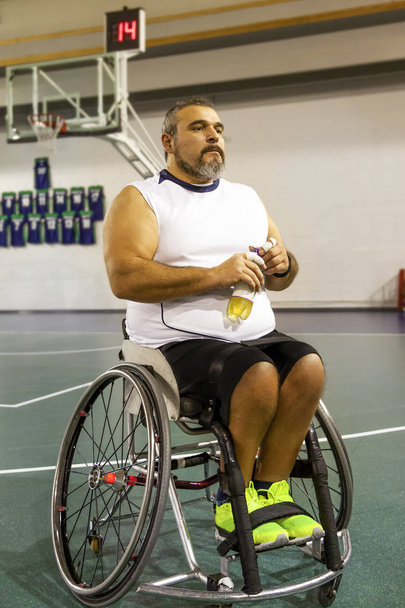 disabled sport men relaxation while playing basketball - Foto, Imagem