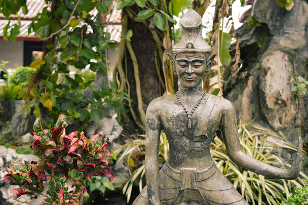 THAILAND, BANGKOK - 28 MARCH 2016 - Statue in Gardens of Wat Pho. Home of the Reclining Golden Buddha - Zdjęcie, obraz
