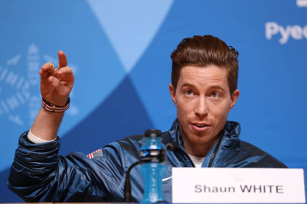 PYEONGCHANG, SOUTH KOREA - FEBRUARY 14, 2018: Olympic champion Shaun White during press conference after his victory in the men's snowboard halfpipe final at the 2018 Winter Olympics  - Foto, immagini