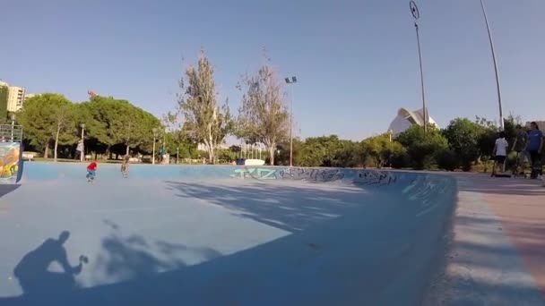 Boys Riding a Skate Board in Skate Park Bowl - Materiał filmowy, wideo