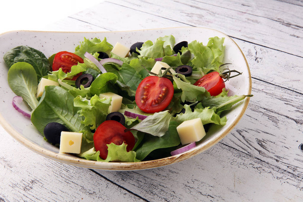 Салат с сыром и овощами. Греческий салат. - Фото, изображение