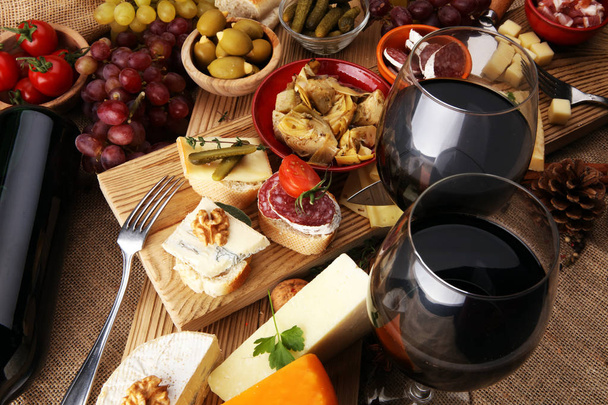 Italian antipasti wine snacks variety set. Cheese, Mediterranean - Foto, imagen
