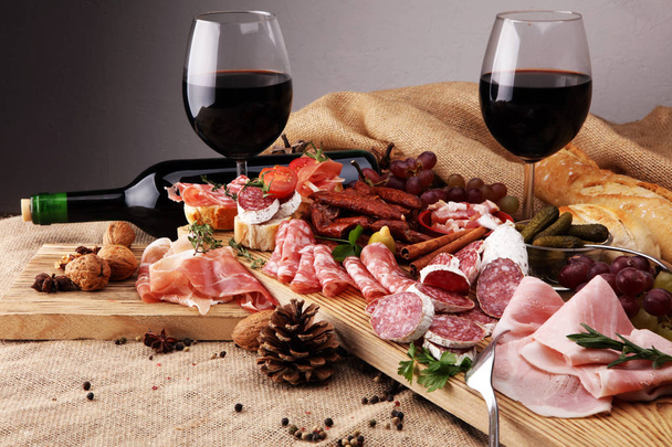 Food tray with delicious salami, pieces of sliced ham, sausage,  - Фото, зображення