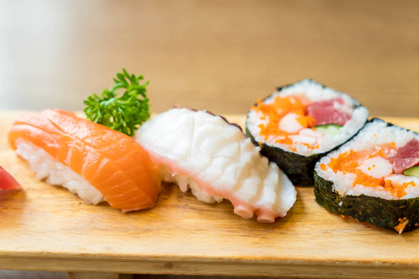 mix raw sushi set - Foto, afbeelding