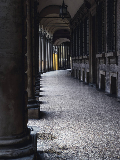Portikus, chráněné chodník, v Boloni s jeho téměř 40 kilometrů portiky. Bologna je unikátní město na světě - Fotografie, Obrázek
