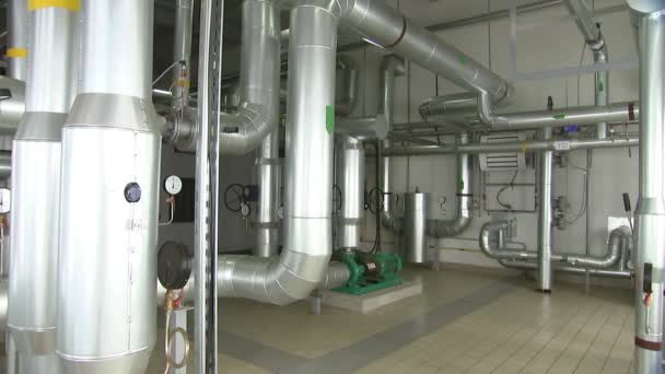 Tubos dentro de la sala de calderas, estación de calefacción
 - Metraje, vídeo