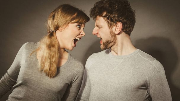 Husband and wife yelling and arguing. - Foto, imagen