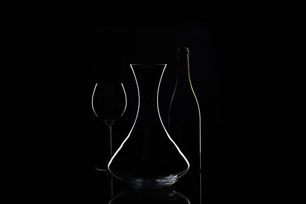 Decanter with wine glass and bottle on background - Foto, Bild