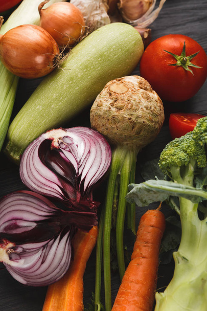 Fondo colorido de verduras orgánicas frescas
 - Foto, imagen