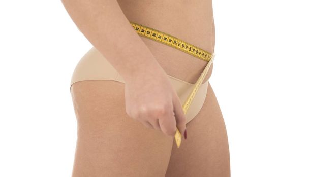 Übergewichtige Frau mit Maßband isoliert auf weißem Hintergrund - Foto, Bild