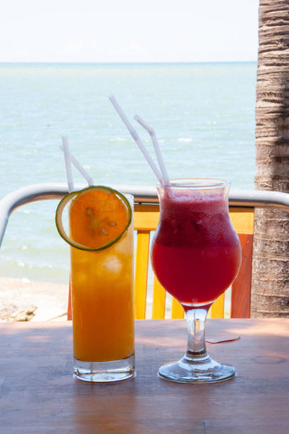 Beautiful and delicious cocktail by the sea - Foto, Imagen