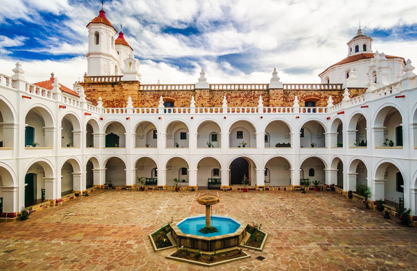 подвір'ї монастиря Нері Сан-Феліпе-де у місті Sucre - Фото, зображення