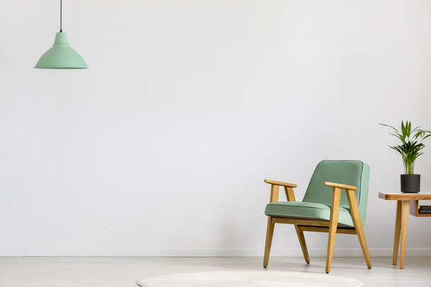 Mint armchair and table - Foto, afbeelding
