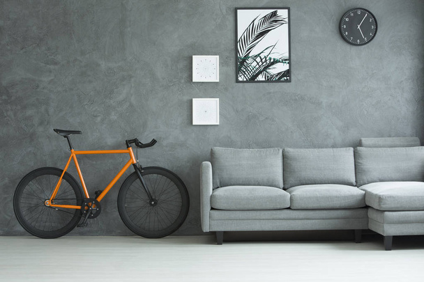 Orange bike in living room - Fotoğraf, Görsel