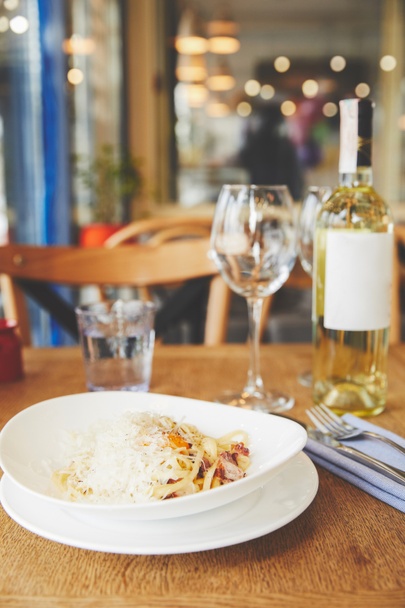 Hot Italian pasta with yolk and cheese served with wine - Foto, immagini
