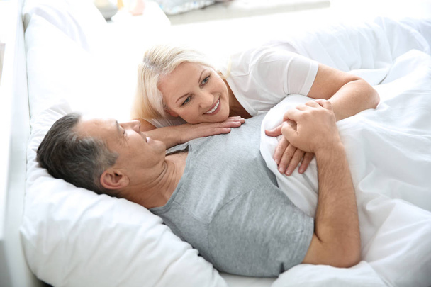 Senior couple in bed together at home - Foto, Bild