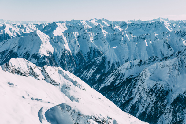 hermosas montañas cubiertas de nieve, mayrhofen, austria
  - Foto, Imagen