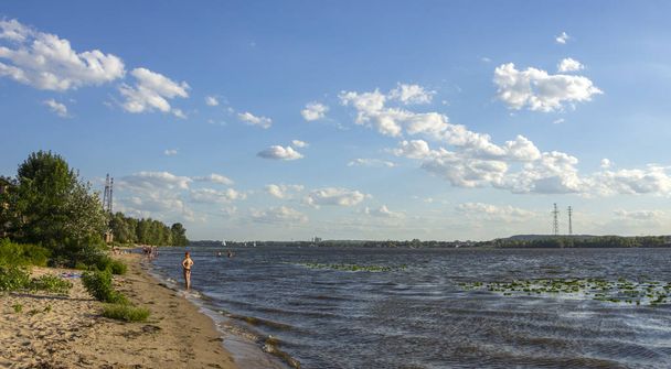 Wild beach in Kiev, near the south bridge - Fotoğraf, Görsel