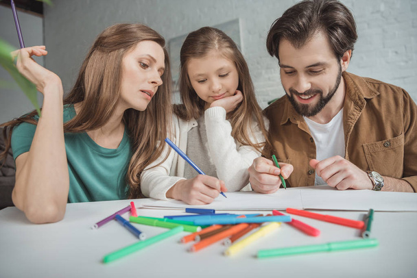 family drawing with felt-tip pens at home - Foto, Imagen