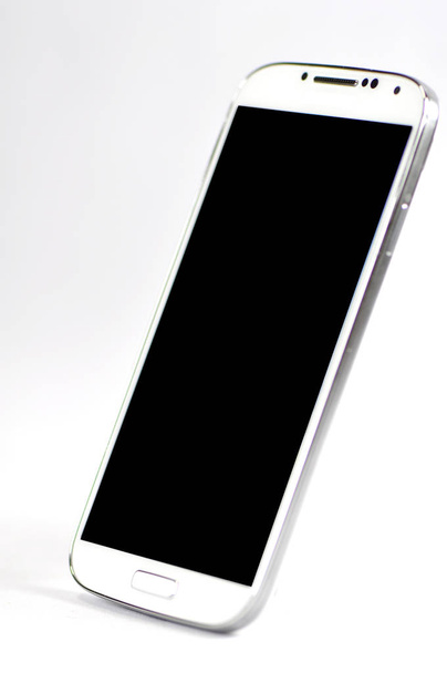 Telefone inteligente com tela em branco isolado no branco
  - Foto, Imagem