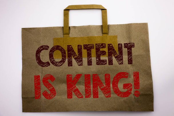 Słowo, pisania zawartość jest królem. Koncepcja biznesowa dla Online Internet dane zapisywane na torba na zakupy, biały na białym tle. - Zdjęcie, obraz