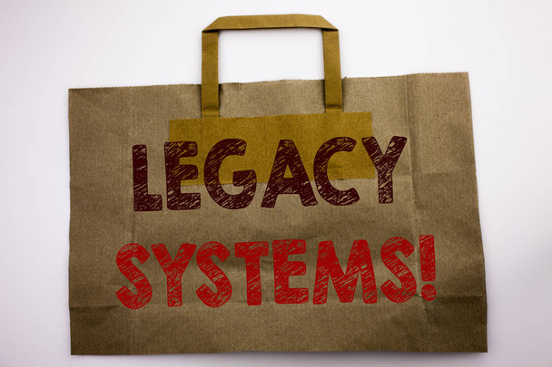 Λέξη, Legacy συστήματα γραφής. Επιχειρηματική ιδέα για αναβάθμιση Soa εφαρμογή γραμμένη σε τσάντα για ψώνια, λευκό απομονωμένη φόντο. - Φωτογραφία, εικόνα