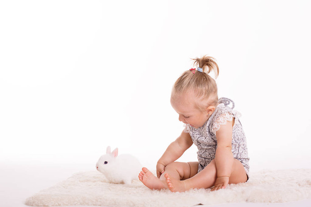 Studio shot of toddler girl on white background  - Zdjęcie, obraz