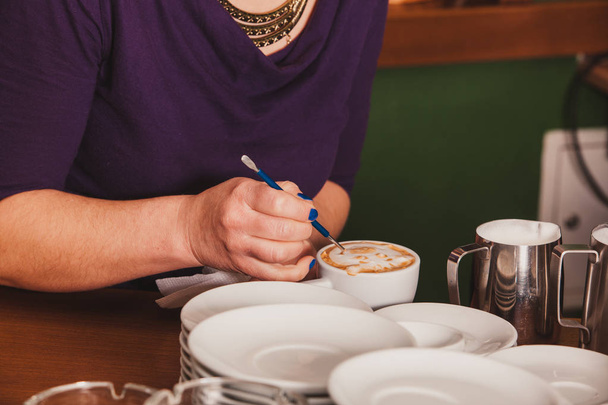 Latte art on the cup - Foto, Bild