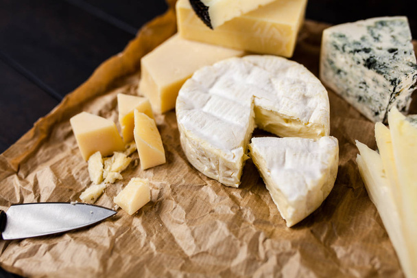 Diversi tipi di formaggio
 - Foto, immagini
