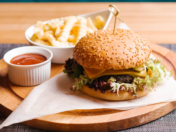 Cheeseburger with french fries and ketchup - Φωτογραφία, εικόνα