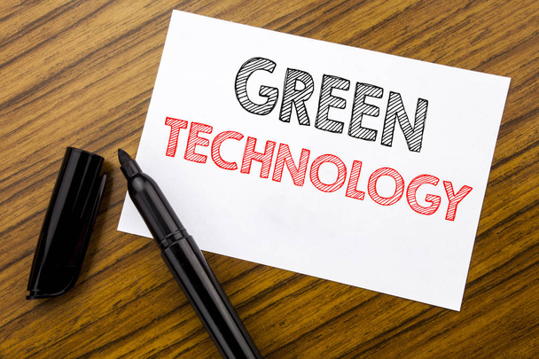 Написання тексту з зеленою технологією. Бізнес-концепція кампанії, написана на липкому папері на дерев'яному фоні з ручкою, маркер
 - Фото, зображення