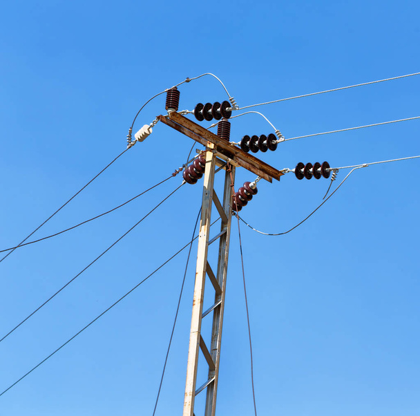 オーストラリア晴天空における電柱に電力線の概念で - 写真・画像