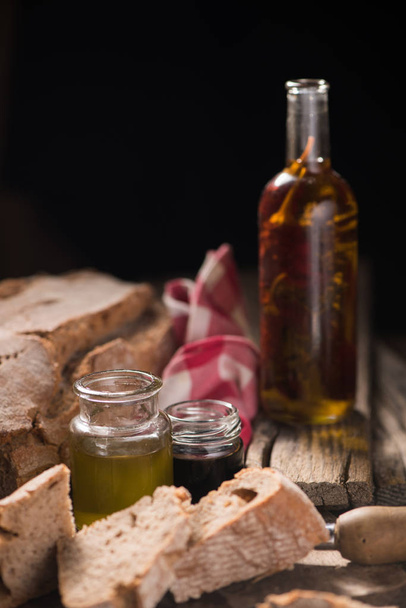 Bread with olive oil and balsamic vinegar dip - Zdjęcie, obraz