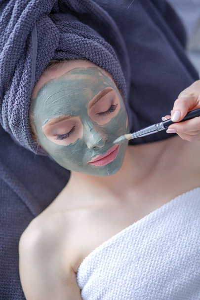 Beautiful woman having mask , lying on spa . Woman. Spa salon - 写真・画像